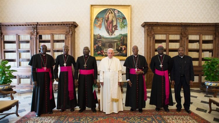Les évêques maliens lors d'une audience avec le Pape François