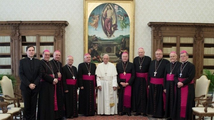 Slovenski škofje pri papežu Frančišku.
