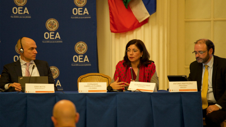 Claudia Escobar en Roma en conferencia internacional 