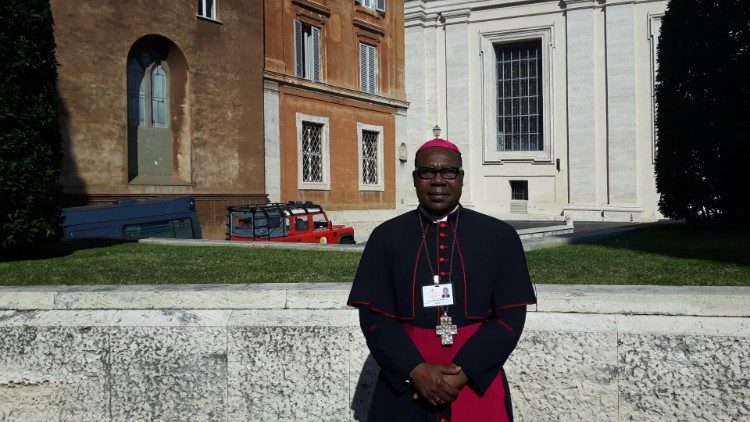 Dom Zeferino Zeca Martins, bispo auxiliar de Luanda, Angola