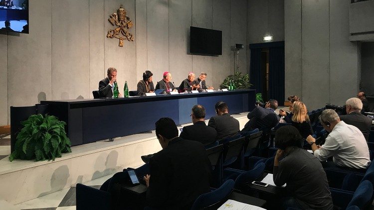 Point presse du synode sur les jeunes le 11 octobre au Vatican. 