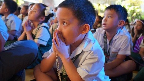 Un milione di bambini prega il rosario per il bene del mondo