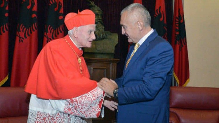 Presidenti Shqipërisë Meta me Kardinalin Ernest Simoni Troshani