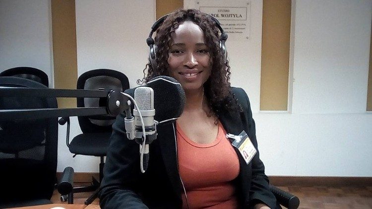 2018.10.20 Sheila Pires - Jornalista, locturoa, produtora da Rádio Veritas - Johanesburg, África do Sul