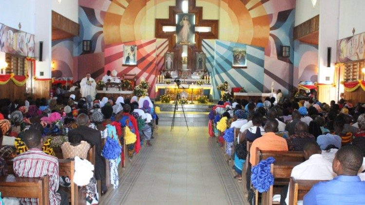 The faithful at Mass in Tanzania