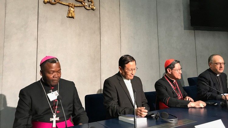 Brífink o průběhu synody 23. října 2018