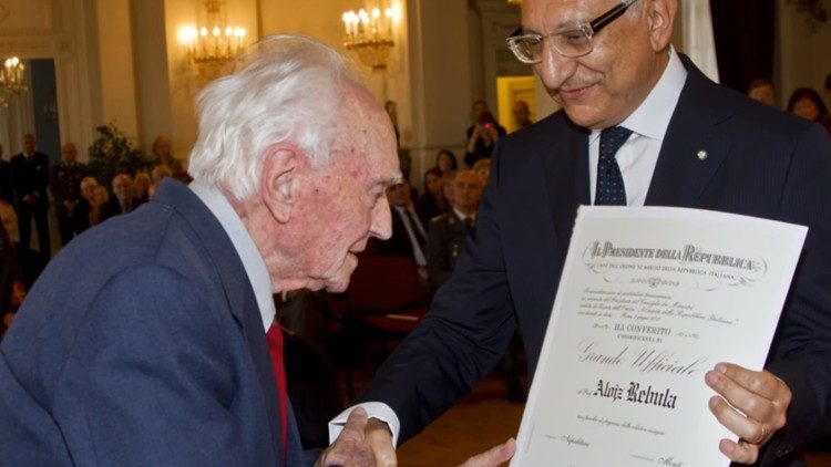 Alojzu Rebuli so 17. oktobra 2012 podelili častni viteški red za zasluge za Republiko Italijo.