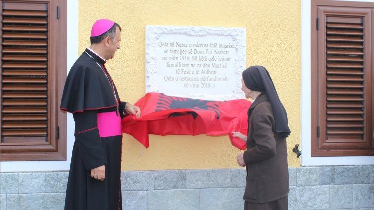 Famullia “Të Ngjiturit e Zojës në Qiell” në Naraç ka gëzuar në festën e inaugurimit të restaurimit të Qelës së famullisë dhe Bekimin e themelit të Kishës së re.