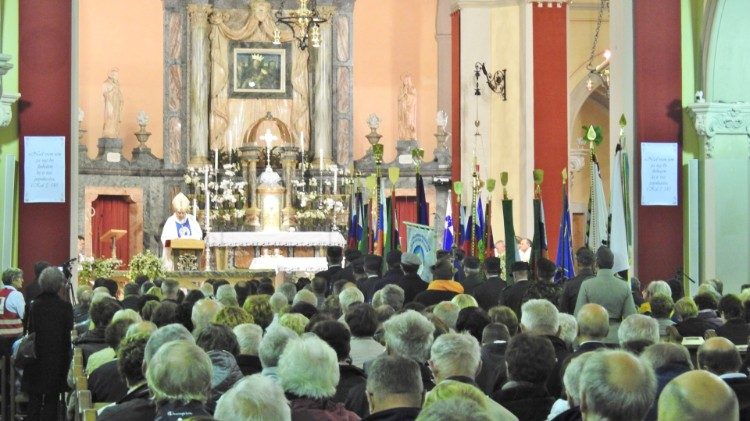 Mons Jurij Bizjak ha celebrato la messa a Monte Santo per il Centenario della fine della Grande Guerra 8 (1).jpg