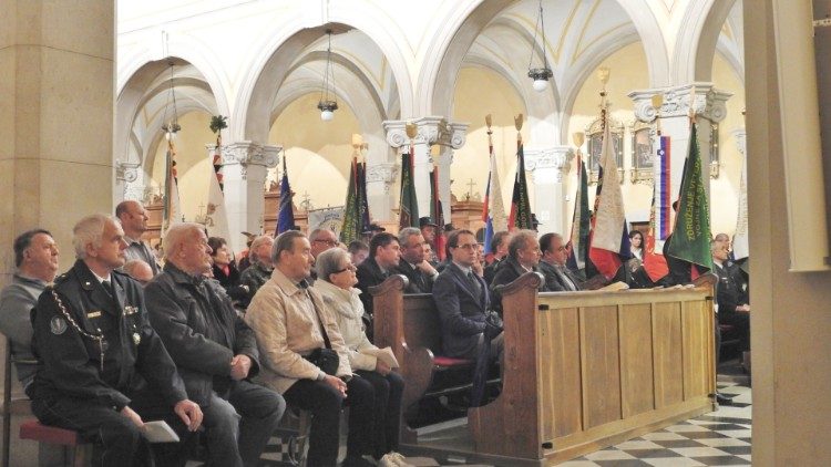 Mons Jurij Bizjak ha celebrato la messa a Monte Santo per il Centenario della fine della Grande Guerra 91.jpg