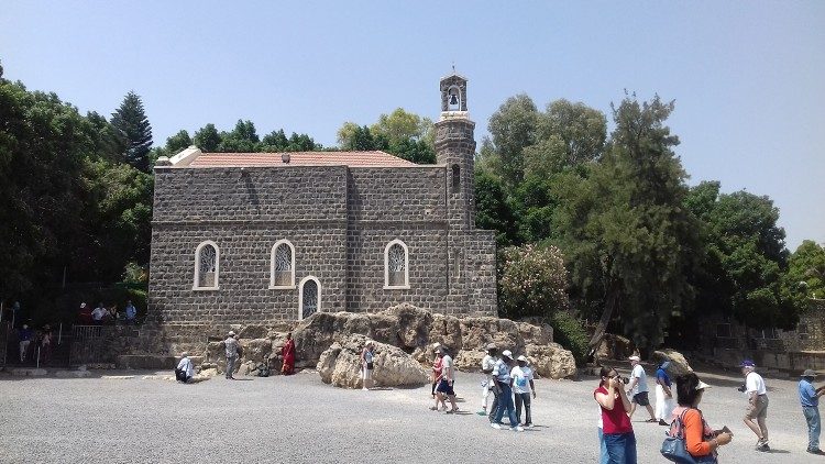 La vicina chiesa del Primato di Pietro, sempre a Tabgha