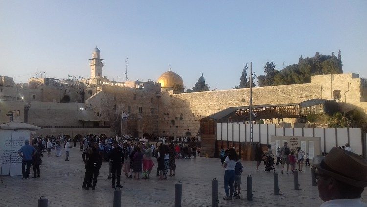 Klagemauer in Jerusalem - auch Christen haben Grund zu klagen