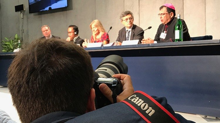 Le premier point presse du Synode, le 4 octobre 2018.
