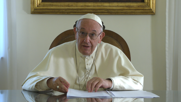 Papa Franjo tijekom video poruke