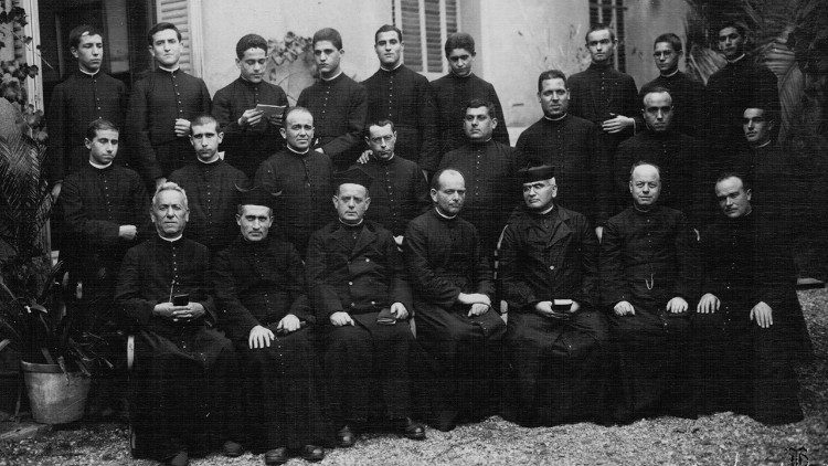 Le groupe des prêtres dont neuf furent exécutés en 1936, avec le père Teodoro Del Olmo.