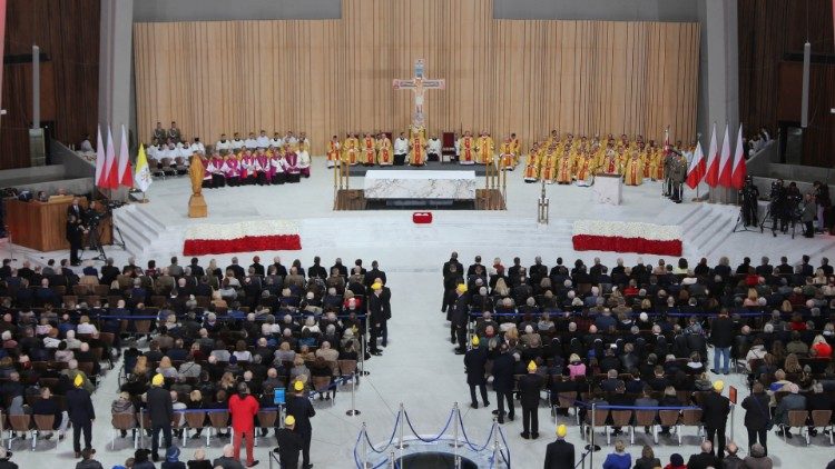 Liczba chodzących do kościoła w Polsce wciąż stabilna