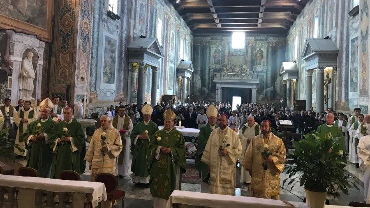 2018.11.11 Vescovi di Romania Santa Messa domenica 11 novembre 2018 nella comunita romena di San Vitale a Roma