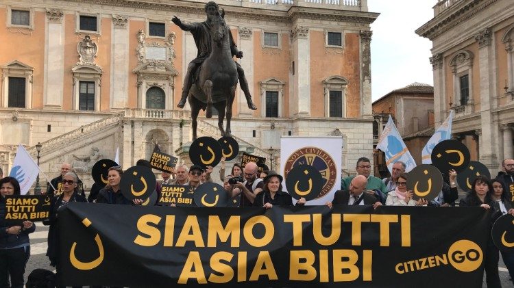 Manifestação de solidariedade a Asia Bibi em Roma