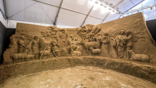 Sochári vymodelujú betlehem z piesku priamo na Vatikánskom námestí