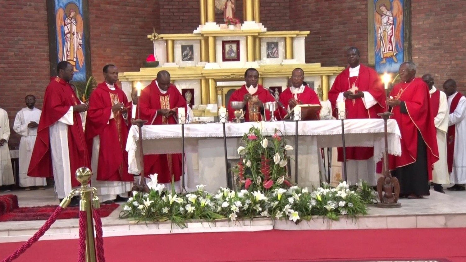 Askofu emmanuel bushu wa jimbo la buèa ang'atuka kutoka madarakani - | vatican news