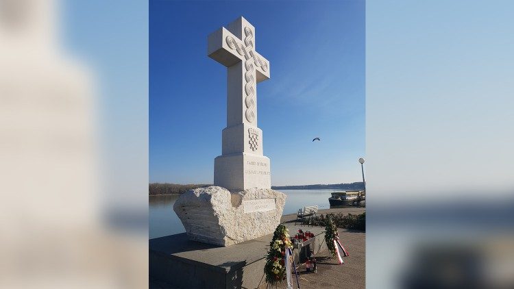 La  croce della città martoriata di Vukovar in Croazia.