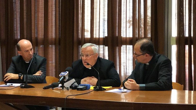 Les responsables de la CEI lors d'une conférence de presse le 15 novembre 2018. 