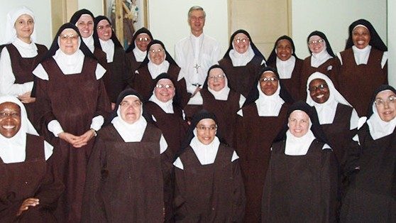 観想会修道女たち