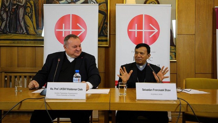abp  Sebastian Francis Shaw i ks. Waldemar Cisło na konferencji prasowej