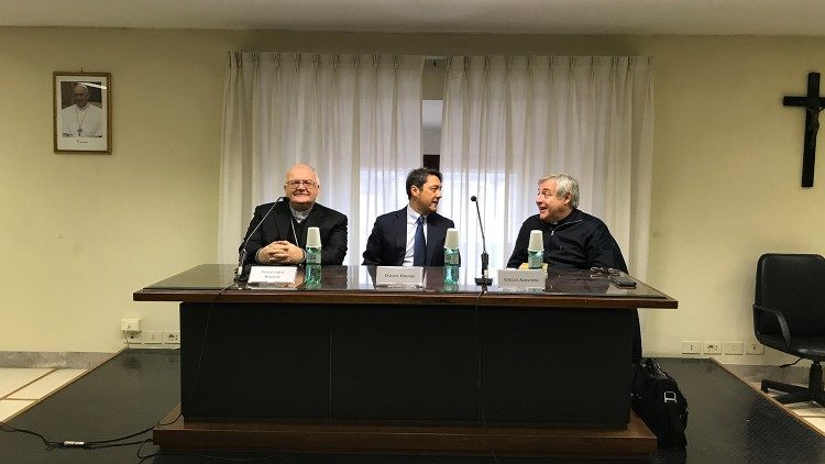 L'arcivescovo Perego, padre Albanese e il moderatore Davide Dionisi di Vatican News
