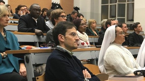 Папскі ўніверсітэт развівае базу па абароне непаўналетніх