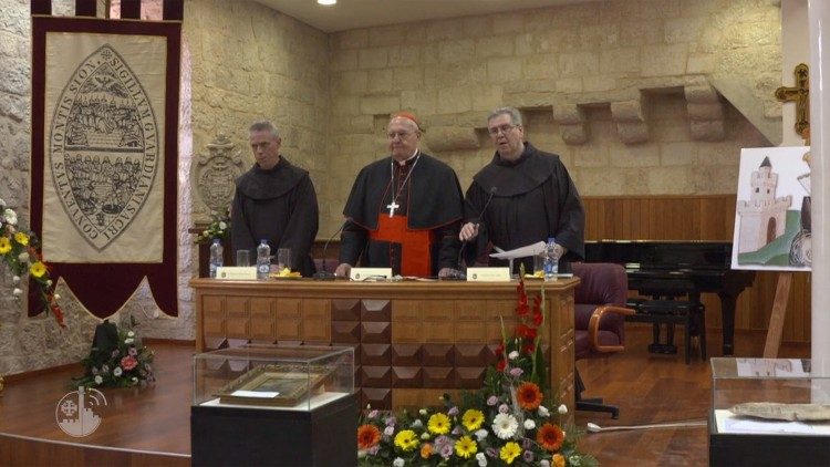 Generalni minister frančiškanov p. Michael Perry, kardinal Leonardo Sandri in kustos Svete dežele p. Francesco Patton 