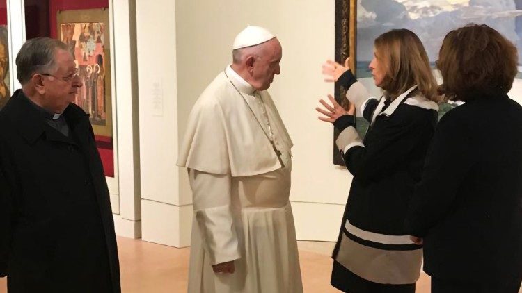 Папа Франциск на посещение на изложбата "Поклонението на руското изкуство" във Ватикана