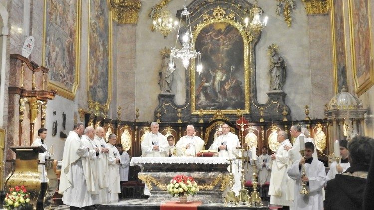 Darovanje svete maše med plenarno sejo SŠK v ljubljanski stolnici.