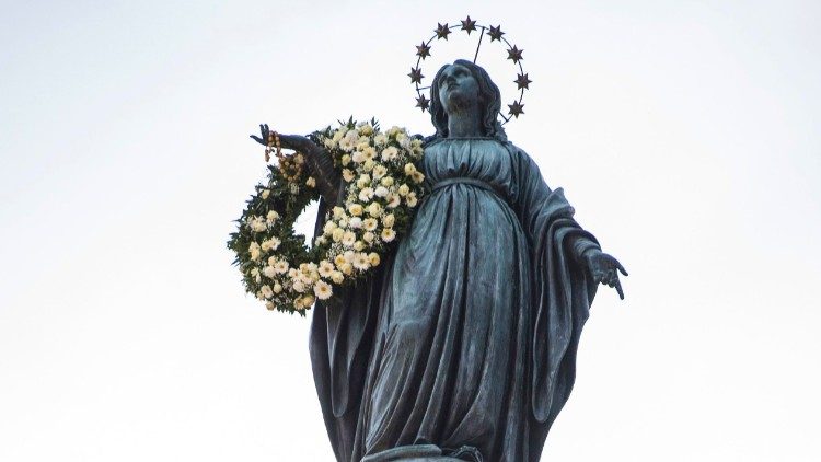 Piazza di Spagna- Statua della Madonna 