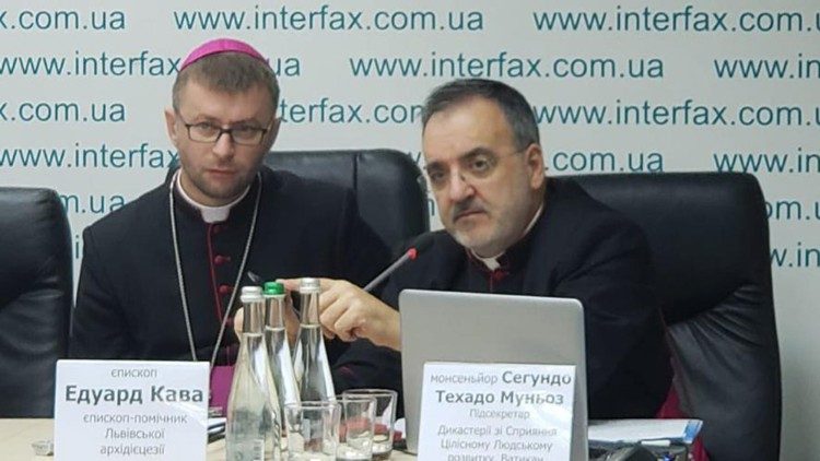 Papa Ucraina conferenza interfax2.jpg