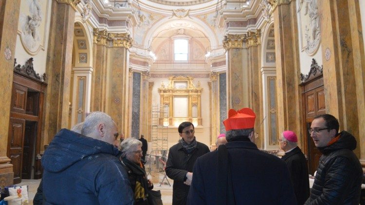 Il sopralluogo del Cardinale Petrocchi insieme ai tecnici che hanno lavorato nella Chiesa delle Anime Sante 
