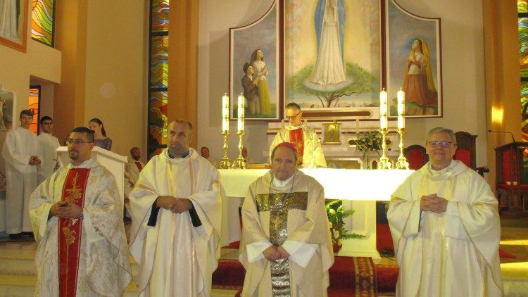 Епископ Христов по време на литургия епархийното светилище "Дева Мария от Фатима" в Плевен
