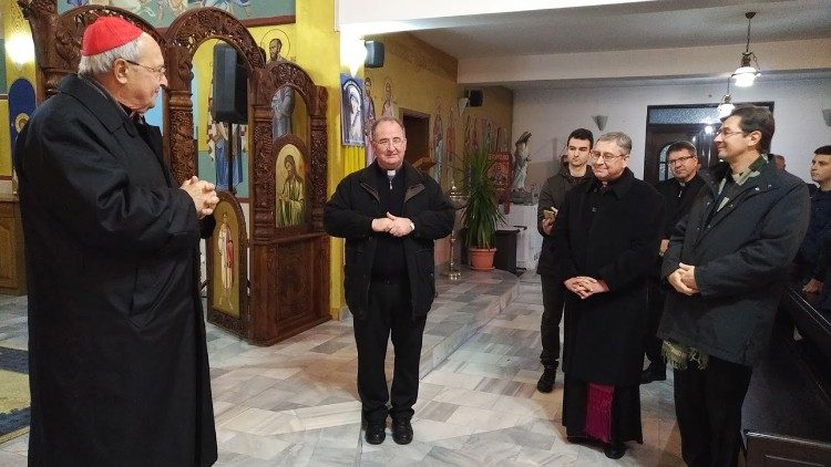Il card. Sandri con il primo vescovo dell'Eparchia mons. Stojanov.jpg