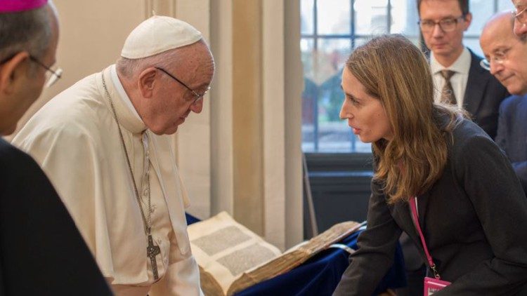 Påven besöker Vatikanbiblioteket