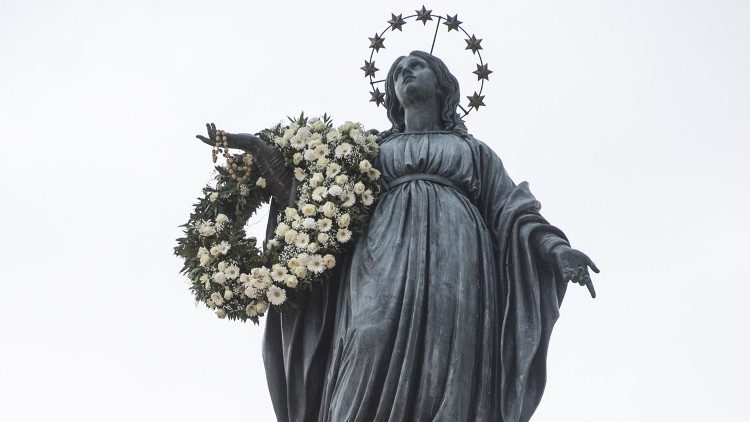 Անարատ Յղութեան Ս. Կոյս Մարիամ Աստուածածնայ արձանը 