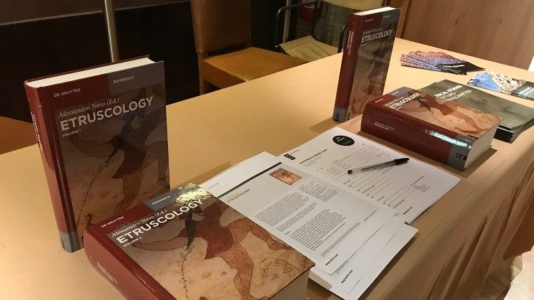 Il volume "Etruscology" presentato ai Musei Vaticani nel 2018
