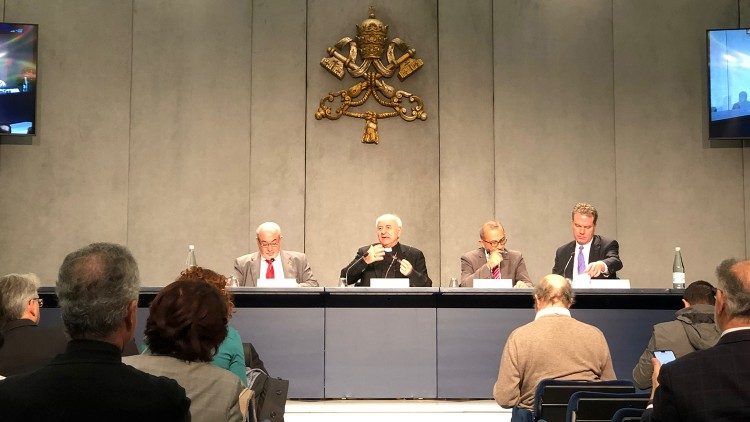 Момент от представянето на новата ватиканска инициатива за семейството