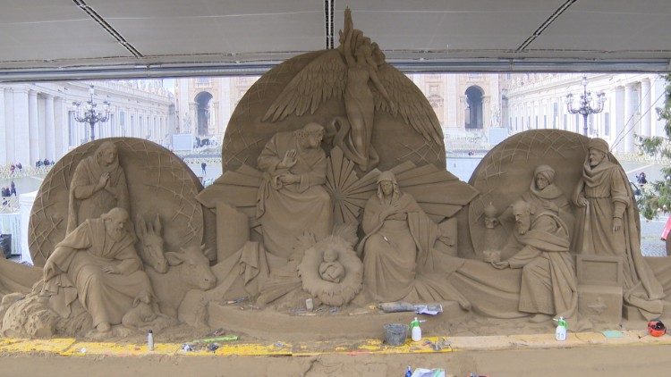 Ovogodišnje jaslice postavljene na Trgu svetoga Petra napravljene su od pijeska
