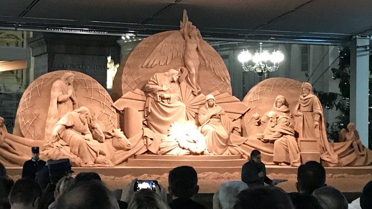2018.12.07  Inaugurazione del presepe e l'illuminazione dell'albero di Piazza San Pietro