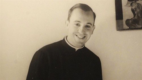 Francesco sacerdote da 52 anni, con il sogno e il sorriso nel cuore 