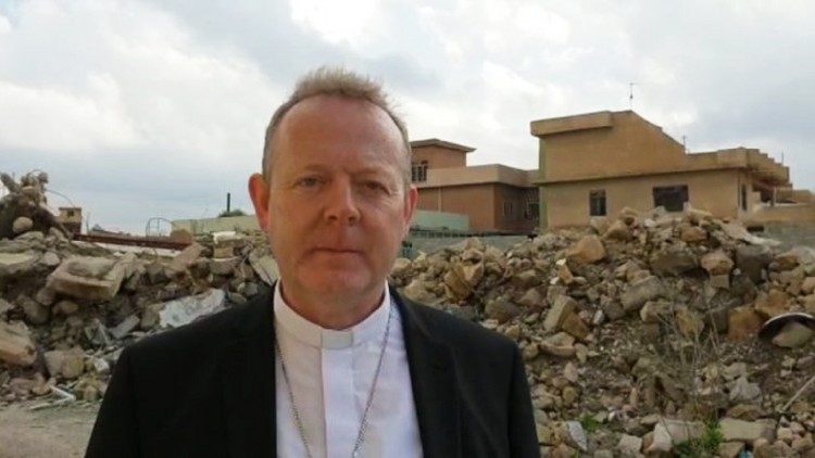 Монсеньор Иймън Мартин при посещението си в Ирак (2018.12.14)