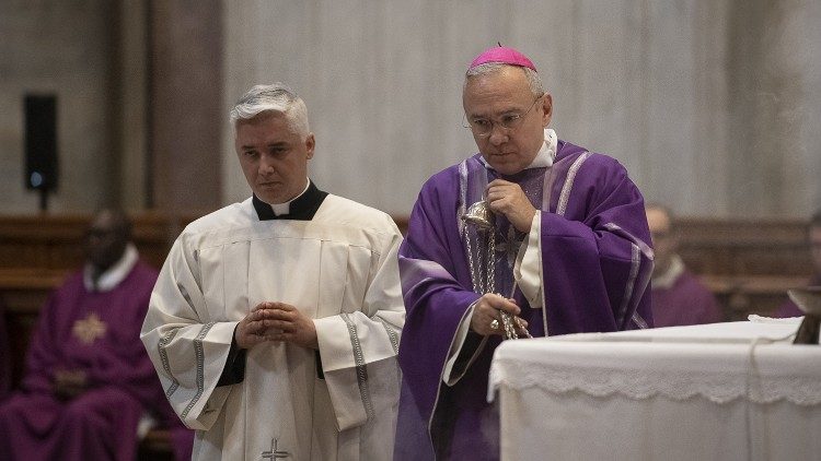 Mgr Pena Parra, ici lors d'une messe célébrée à la basilique Saint-Pierre en décembre 2018.