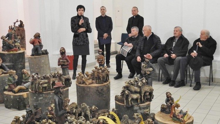 V Kregarjevem atriju  Zavoda sv. Stanislava je v torek, 18. decembra potekalo odprtje razstave jasličnih skulptur p. Wolfganga Koglerja.