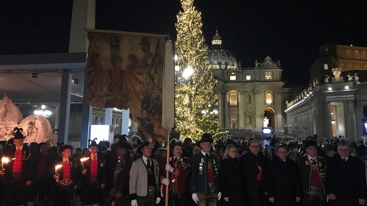 2018.12.18 Concerto tirolesi in piazza san Pietro, albero di Natale e presepe