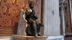 2018.12.20 DPC_DG_Vaticano, basilica di san Pietro, statua, santi (19).JPG